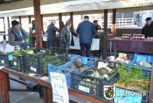 1. Božična tržnica na Glavnem trgu v Ljutomeru 8